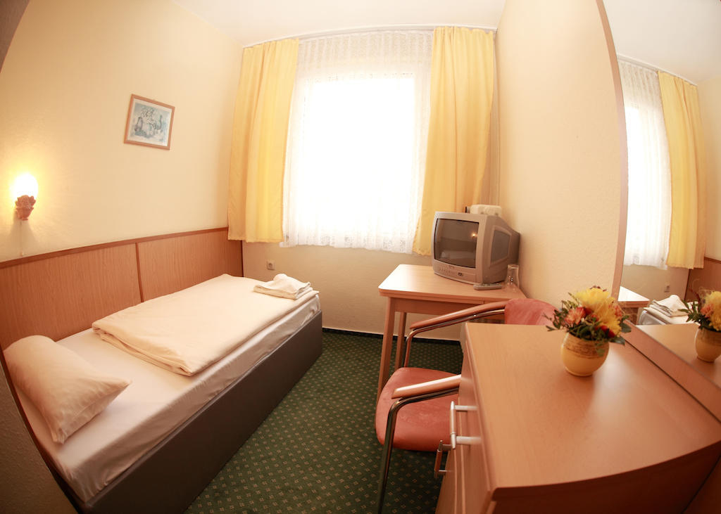 Hotel Bertramshof Wismar Room photo